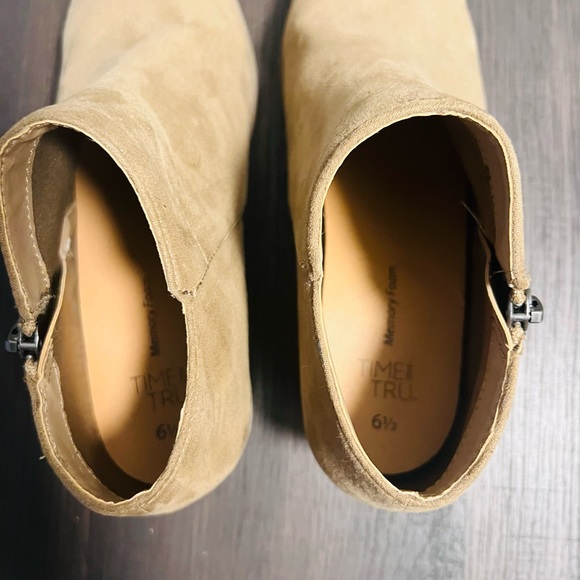 Time and Tru Brown Memory Foam Low Heel Ankle Boots Size 6.5 - Picture 5 of 7